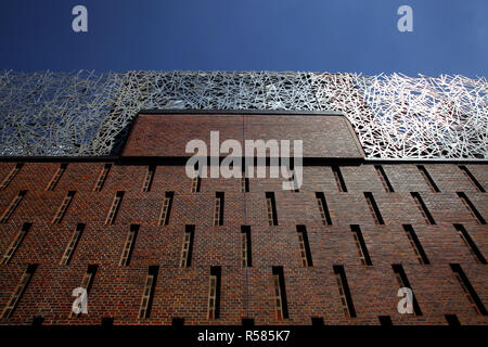 Verzinkter Stahl Krone auf der salvatorgarage in München Stockfoto