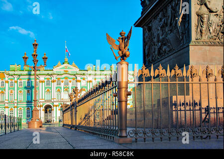 St. Petersburg, Russland - 21. Oktober 2018: die Eremitage im Winterpalast entfernt. Die zweitgrößte Art Museum in der Welt. Stockfoto