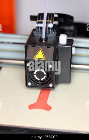 3d-Drucker während des Druckens Stockfoto