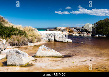 Die unberührten Strände von Tasmanien, die Gärten im Nordosten der Bucht von Bränden Region gelegen, unberührten, weißen Sand Einstellung der Szene ein idyllisches Refugium. Stockfoto