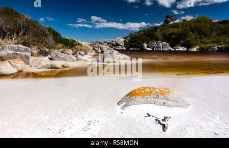 Die unberührten Strände von Tasmanien, die Gärten im Nordosten der Bucht von Bränden Region gelegen, unberührten, weißen Sand Einstellung der Szene ein idyllisches Refugium. Stockfoto