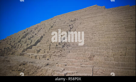 Außenansicht der Huaca Pucllana Pyramide in Lima, Peru Stockfoto