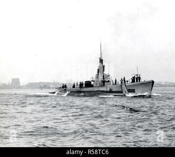 Dieses Foto zeigt die SS-297 USS Ling, die durch die Boston Navy Yard gebaut wurde. Der Rumpf des Schiffes wurde von North Carolina Ship Building Company gebaut und wurde im Juni 1944 abgeschlossen. Stockfoto