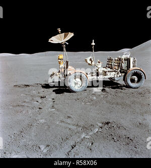 (31. Juli - 2. August 1971) - - - Das Lunar Roving Vehicle (LRV) ist allein gegen den Desolaten lunar Hintergrund fotografierte während des dritten Apollo 15 Lunar Surface Extra Vehicular Activity (EVA) der Hadley-Apennine Landeplatz. Stockfoto