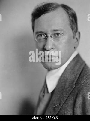 1918 - Festnahme von Außerirdischen Feinde in den USA-George Sylvester Vierick, Herausgeber des pro-deutschen Wochenzeitung "Das Vaterland", deren Name auf Amerikas Eintritt in den Krieg auf den 'American wöchentlich gewechselt war, 'Vierick wurde für die Kommunikation mit Deutschland im Code festgehalten, Juli 1918 Stockfoto