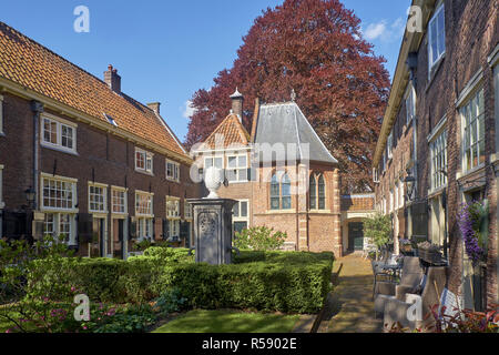 Hofje Sint Anna Aalmoeshuis in Leiden in Südholland, Niederlande Stockfoto