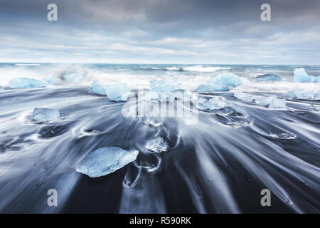 Eisberg Stücke auf Diamond Beach in der Nähe von jokulsarlon Lagune, Island. Landschaftsfotografie Stockfoto