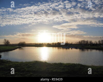 Sheerness, Kent, Großbritannien. 30 Nov, 2018. UK Wetter: einen hellen und sonnigen Morgen in Sheerness, Kent. Credit: James Bell/Alamy leben Nachrichten Stockfoto