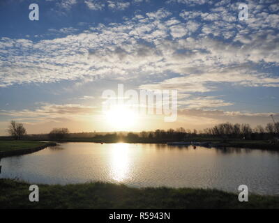 Sheerness, Kent, Großbritannien. 30 Nov, 2018. UK Wetter: einen hellen und sonnigen Morgen in Sheerness, Kent. Credit: James Bell/Alamy leben Nachrichten Stockfoto