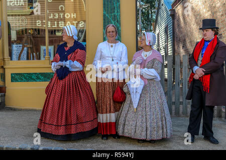 Sovereign Hill jährlichen Christmas Shopping Nacht, Ballarat, Victoria, Australien. 30. November 2018. Sovereign Hill zum Leben erweckt, die Aufregung von Australiens Great 1850 Goldrausch. Vier besten Australiens mal 'Major touristische Attraktion' benannt, zuletzt in 2016, Sovereign Hill bietet eine einzigartige australische Erfahrungen und einen Tag voller Unterhaltung. Credit: Brett Keating/Alamy leben Nachrichten Stockfoto