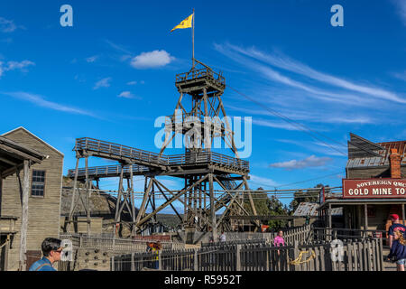 Sovereign Hill jährlichen Christmas Shopping Nacht, Ballarat, Victoria, Australien. 30. November 2018. Sovereign Hill zum Leben erweckt, die Aufregung von Australiens Great 1850 Goldrausch. Vier besten Australiens mal 'Major touristische Attraktion' benannt, zuletzt in 2016, Sovereign Hill bietet eine einzigartige australische Erfahrungen und einen Tag voller Unterhaltung. Credit: Brett Keating/Alamy leben Nachrichten Stockfoto