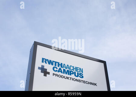 30. November 2018, Nordrhein-Westfalen, Aachen: Blick auf ein Gebäude "Production Engineering" der RWTH Aachen Campus. Hier ist die Forschung in die Elektromobilität durchgeführt. Der Prototyp der E-Stapler "LiVe 1", die von einem von Research Association der RWTH und der Industrie entwickelt wurde, wird hier vorgestellt. Einer der Partner in der Entwicklung der 7,5-Tonner ist die Tochtergesellschaft der Deutschen Post Streetscooter. Der 7,5-Tonner, die von der Deutschen Post genutzt wird, Gartenbau- Unternehmen und Kommunen könnte beispielsweise zur Verringerung der Luftverschmutzung in Städten beitragen, der Vorsitzende der Produkt Stockfoto