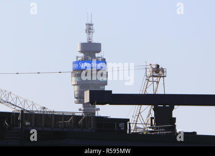 London, Großbritannien. 30. November 2018. Der Bt Tower in London erinnert an St. Andrew's Day am 30. November. St Andrew ist der Schutzpatron der Scotalnd. Credit: Monica Wells/Alamy leben Nachrichten Stockfoto