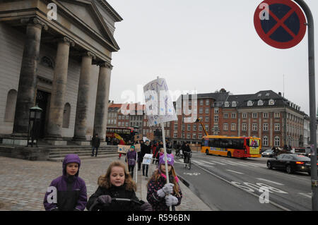 Kopenhagen, Dänemark. 30. November 2018. Protest der Studenten gegen den Klimawandel in Kopenhagen, Dänemark. Credit: Francis Joseph Dean/Deanpictures/Alamy leben Nachrichten Stockfoto