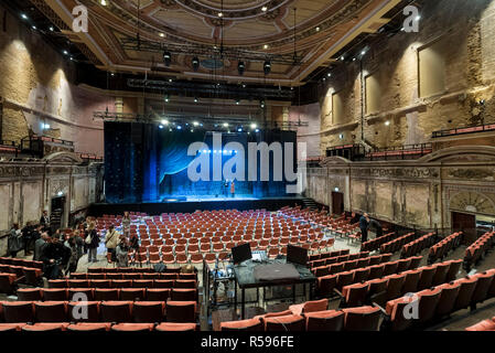 London, Großbritannien. 30. November 2018. Alexandra Palace Theater neu öffnet und zum ersten Mal der Öffentlichkeit in 80 Jahren mit £ 27 Mio. Restaurierung, von der Heritage Lottery Fund und Haringey Council unterstützt. Ursprünglich im Jahr 1875 eröffnet, Alexandra Palace Theater war das Publikum wurden von Pantomime, Oper, Schauspiel, Ballett und Musik Halle unterhalten. Die Victorian engineering Marvel wieder öffnet im Dezember 2018 mit einem Programm von Theater, Musik, Comedy und Familie zeigt. Credit: Stephen Chung/Alamy leben Nachrichten Stockfoto