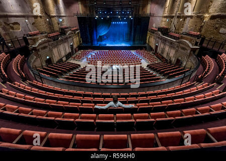 London, Großbritannien. 30. November 2018. Alexandra Palace Theater neu öffnet und zum ersten Mal der Öffentlichkeit in 80 Jahren mit £ 27 Mio. Restaurierung, von der Heritage Lottery Fund und Haringey Council unterstützt. Ursprünglich im Jahr 1875 eröffnet, Alexandra Palace Theater war das Publikum wurden von Pantomime, Oper, Schauspiel, Ballett und Musik Halle unterhalten. Die Victorian engineering Marvel wieder öffnet im Dezember 2018 mit einem Programm von Theater, Musik, Comedy und Familie zeigt. Credit: Stephen Chung/Alamy leben Nachrichten Stockfoto