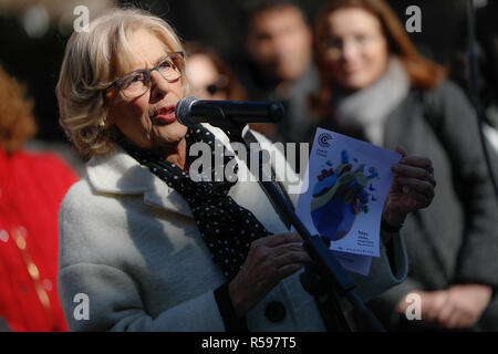 Madrid, Spanien. 30 Nov, 2018. MANUELA CARMELINA, Bürgermeister von Madrid. Der Bürgermeister von Madrid, Manuela Carmena; die Delegierten von Umwelt und Mobilität, Inés Sabanes; der Delegierte der nachhaltigen Stadtentwicklung, José Manuel Calvo, und der Delegierte für Wirtschaft und Finanzen und Stadtrat der Distrikt Centro, Jorge García Castaño, nimmt an den Start von Madrid, der schadstoffarmen Bereich, daß dieser Arbeiten wird Freitag beginnen und das ist ein Teil von einer für Luftqualität und auf die Klimaänderung am 30.November, 2018 in Madrid, Spanien Quelle: Jesús Hellin/Alamy leben Nachrichten Stockfoto