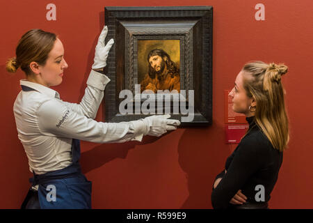 London, Großbritannien. 30. Nov 2018. Studie der Kopf eines jungen Mannes, ein Öl Skizze Christi von Rembrandt est £ 6-8 m - Alte Meister - bei Sotheby's New Bond Street, London. Credit: Guy Bell/Alamy leben Nachrichten Stockfoto