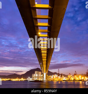 Container Terminal Port in einem Kwai Tsing Hong Kong bei Nacht Stockfoto