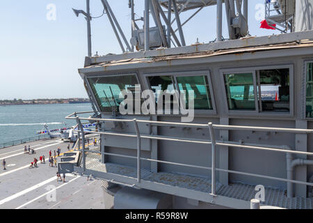 Video kamera Zimmer, von wo aus alle Starts und Landungen aufgezeichnet wurden, USS Midway Museum, der Bucht von San Diego, Kalifornien, USA Stockfoto