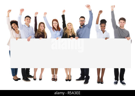 Studenten mit Hinweistafel auf weißem Hintergrund Stockfoto