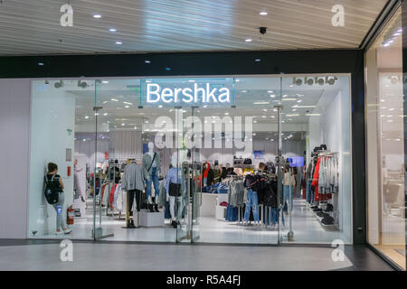 September 14, 2017, Bukarest/Rumänien - bershka Shop Eingang in Promenada Mall Stockfoto