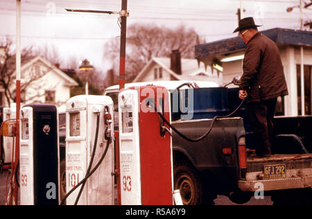 1974 - importierte Benzin wurde in Oregon während der Krise von 1973-74 auf das Doppelte der Kosten für das Heizöl 03/1974 Stockfoto