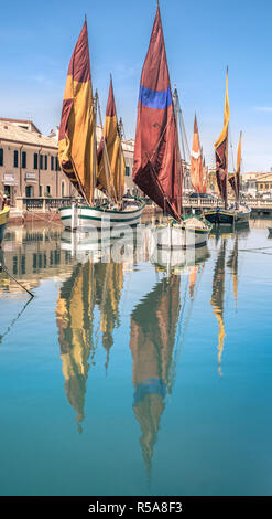 2017-07-27 - Cesenatico, Emilia Romagna, Italien. Antike angeln Segelboote im Hafen von Cesenatico Stockfoto