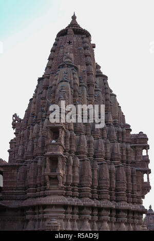 Tempel von Mandore Garten. Mandore Garten ist rund um die Royal kenotaphe (Chhatris) Der rathore Herrscher im 6. Jahrhundert gebaut. Stockfoto