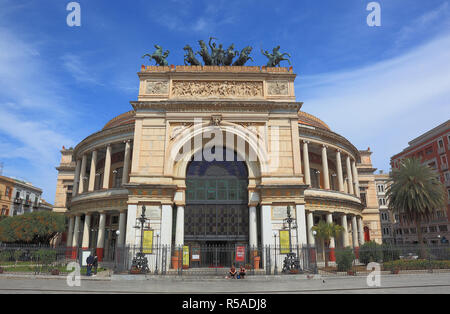 Teatro Politeama Garibaldi, Theater, Palermo, Sizilien, Italien Stockfoto