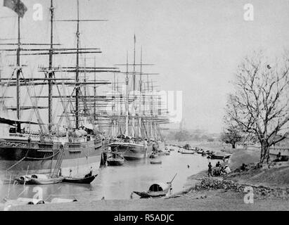 Ufer des Hooghly [Kalkutta]. Blick nach Norden am rechten Ufer des hugli von einem Punkt in der Nähe des Eden Gärten, die Schiffe am Liegeplatz und das Hohe Gericht in der Ferne sichtbar. Foto. c 1872. Quelle: Foto 179/(4). Stockfoto