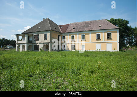 Ebreichsdorf, Reste der historischen Fabrik, inzwischen abgerissen Stockfoto