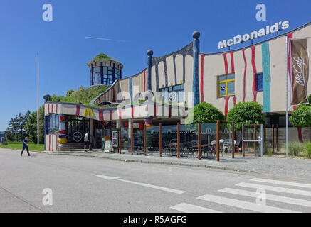 Hundertwasser-Autobahnrasthaus Bad Fischau Friedensreich Hundertwasser 1989-1990 2721 Bad Fischau, Österreich Stockfoto