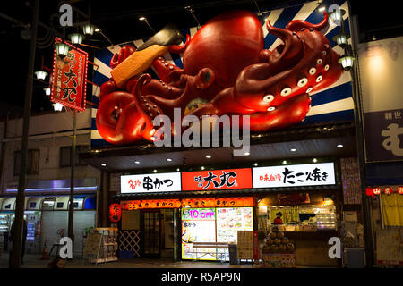 Shinsekai, einem alten Viertel befindet sich neben dem Süden Osaka City Downtown 'Minami' Bereich, in Osaka, Japan. Foto von Akira Suemori. Stockfoto