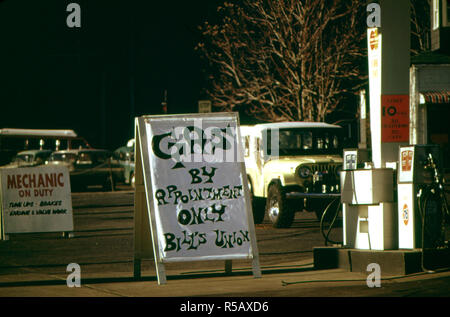 1974 Portland - Gas nach Vereinbarung Zeichen jeden Tag in Portland und anderen Teilen von Oregon erhöht, bis der Zustand der Odd-Even Gas Plan Stockfoto