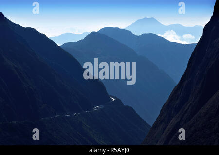 La Cumbre Pass, Anden, der weltweit gefährlichste Straße Zugang, Yungas, La Paz, Bolivien Stockfoto