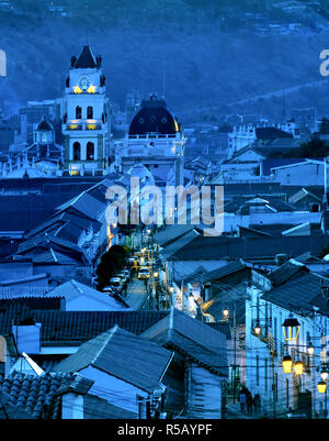 Kathedrale Clock Tower, kolonialen Straßen und Dächer, Sucre, Bolivien Stockfoto