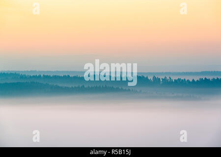Sonnenaufgang auf der Leuchtenburg, Nebel, Herbst, Thüringen, Deutschland Stockfoto