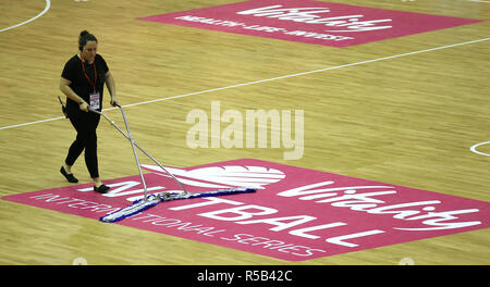 Das Gericht ist vor der Vitalität Netball internationale Reihe Gleiches an Kupfer, Arena, London gereinigt. PRESS ASSOCIATION Foto. Bild Datum: Freitag, 30. November 2018. Siehe PA Geschichte NETBALL England. Photo Credit: Nigel Französisch/PA-Kabel Stockfoto