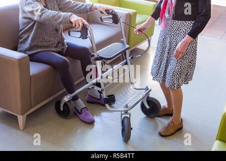 EHPAD spezialisiert in der Betreuung der älteren Menschen leiden unter Alzheimer, Zentrum für psychogeriatric Care, Frankreich. Stockfoto