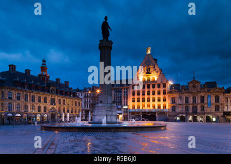 Frankreich, Region Nord-Pas-de-Calais, französische Flandern, Lille, Grand Place-Place General de Gaulle, La Voix du Nord Zeitung Gebäude Stockfoto