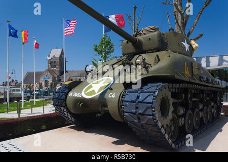 Frankreich, Normandie, Manche, D-Day Strände, Sainte Mere Eglise, Musée Airborne, Airborne Museum, D-Day Invasion durch Utah Beach, US WW2-Ära Sherman Panzer Stockfoto