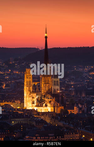 Frankreich, Normandie, Seine-Maritime Abteilung, Rouen, erhöhten Blick auf die Stadt mit der Kathedrale Stockfoto