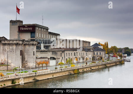 Frankreich, Region Poitou-Charentes, Departement Charente, Cognac, Außenbereich des Anwesens Hennessey Cognac Stockfoto