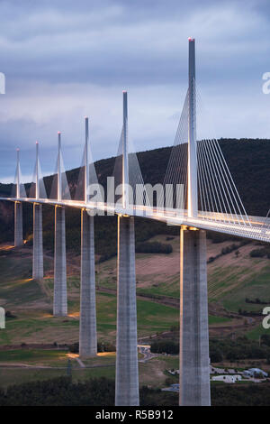 Frankreich, Region Midi-Pyrénées, Aveyron Abteilung, Millau, Millau-Viadukt Brücke Stockfoto