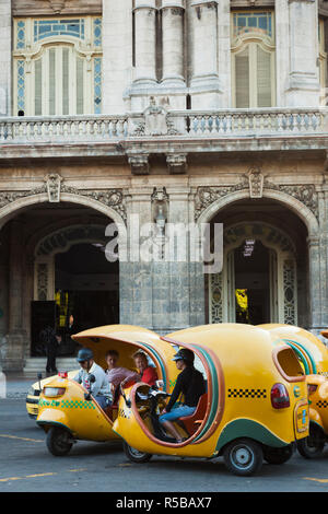 Kuba, Havanna, Havanna Vieja, CoCo Taxis Stockfoto