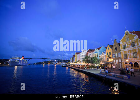 Karibik, Niederländische Antillen, Curacao, Willemstad (UNESCO-Weltkulturerbe), Punda, Niederländisch kolonialen Architektur und die St. Anna Bucht Stockfoto