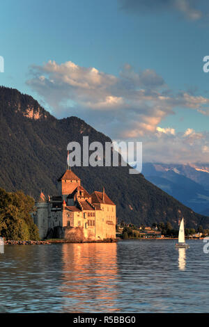 Schweiz, Waadt, Montreux, Chateau de Chillon und Genfer See (Lac Leman) Stockfoto