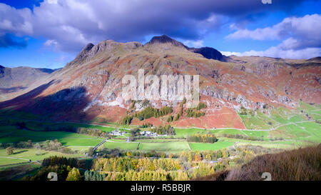 Langdale Pikes von Seite Hecht, Nationalpark Lake District, Cumbria, England, Großbritannien Stockfoto