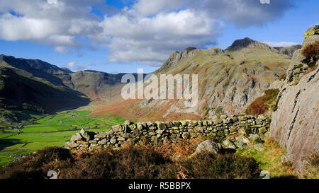 Langdale Pikes von Seite Hecht, Nationalpark Lake District, Cumbria, England, Großbritannien Stockfoto